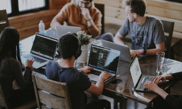 Google augmente de 10% le salaire de ses salariés, en vue de les conserver