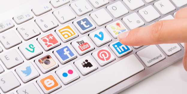 Infographie: Pourquoi les candidats à un emploi doivent surveiller leur usage des réseaux sociaux