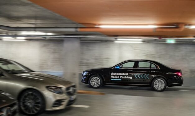 Daimler et Bosch lancent un système de valet de parking autonome en Allemagne