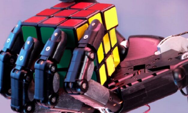 [Vidéo]: La main robotique Dactyl démontre ses capacités à résoudre un Rubik’s cube grâce à l’IA
