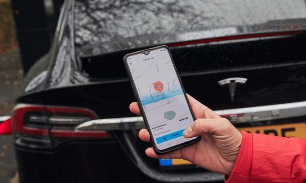 By Miles propose une police «voiture connectée» pour les conducteurs de Tesla